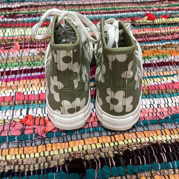 American Eagle Sneakers - Picture 4 of 4